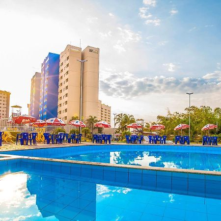 Golden Dolphin Express - Viva Ferias Apartman Caldas Novas Kültér fotó